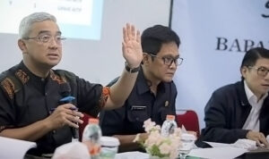 DPRD - Anggota DPRD Kota Bandung dari Daerah Pemilihan (Dapil) 1, Dudy Himawan, S.H., dan Erick Darmadjaya, B.Sc., M.K.P., menghadiri kegiatan Siskamling -72310-