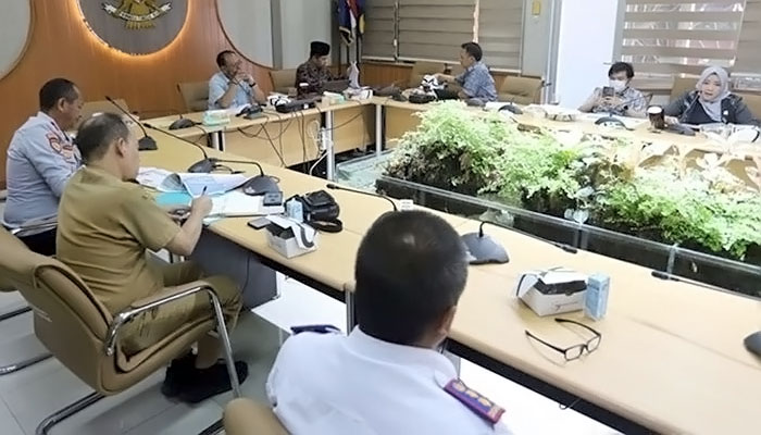 DPRD - Rapat Bersama Dishub dan Bapperida, Komisi III Tekankan Realisasi Anggaran Harus Tepat Sasaran -71410-