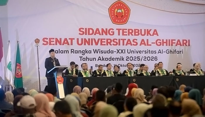 Wakil Wali Kota Bandung Wisuda Bukan Akhir tapi Awal Pengabdian -71110- (3)