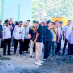 Sekretaris Daerah Kota Bandung, H. Iskandar Zulkarnain, S.T., M.M., hadir dalam Kolaborasi ITB dan Pemkot Bandung cek kondisi sampah di bawah Jalan Layang Pasopati untuk percepat implementasi teknologi pengolahan sampah. (Foto: Dok. Prokopim Kota Bandung)