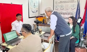 Mepeling Disdukcapil Layani Perekaman KTP-el bagi Siswa SMAN 13 dan SMAN 14 Bandung 1u -1108 26-