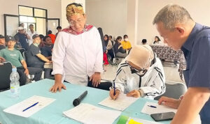BAZNAS Jabar Salurkan Bantuan Kadedeuh untuk Korban Kebakaran SPBE Cimuning Bekasi -1409 26- (2)u
