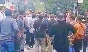 HP Wartawan Dirampas Diancam Dibunuh Usai Bupati Dadang Supriatna Bersaksi, JHB Keras Pengamanan Pejabat Jangan Bergaya Preman -3009 26- (3)u